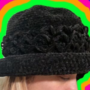 Black wooly fleece puff hat